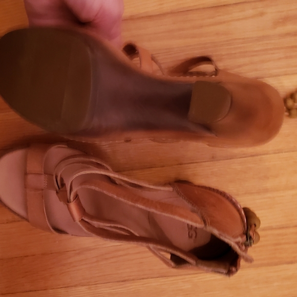 Shoes - Picture 2 of 3